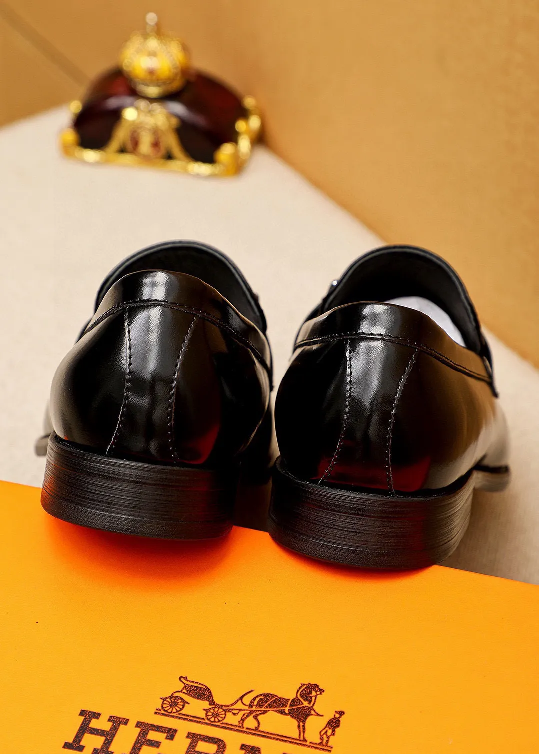 Men's shoes 💰460 💐 Product trademark: HERMES "Hermès" casual leather shoes Regular size: 39-44 (38.45.46🉑️Customized) Product materials: Selected imported first-layer open-edge beaded calfskin embossed upper + classic hardware buckle, imported water-dyed 🐂 cowhide lining. Strong three-dimensional visual effect, combined outsole Color: 1⃣️color optional
